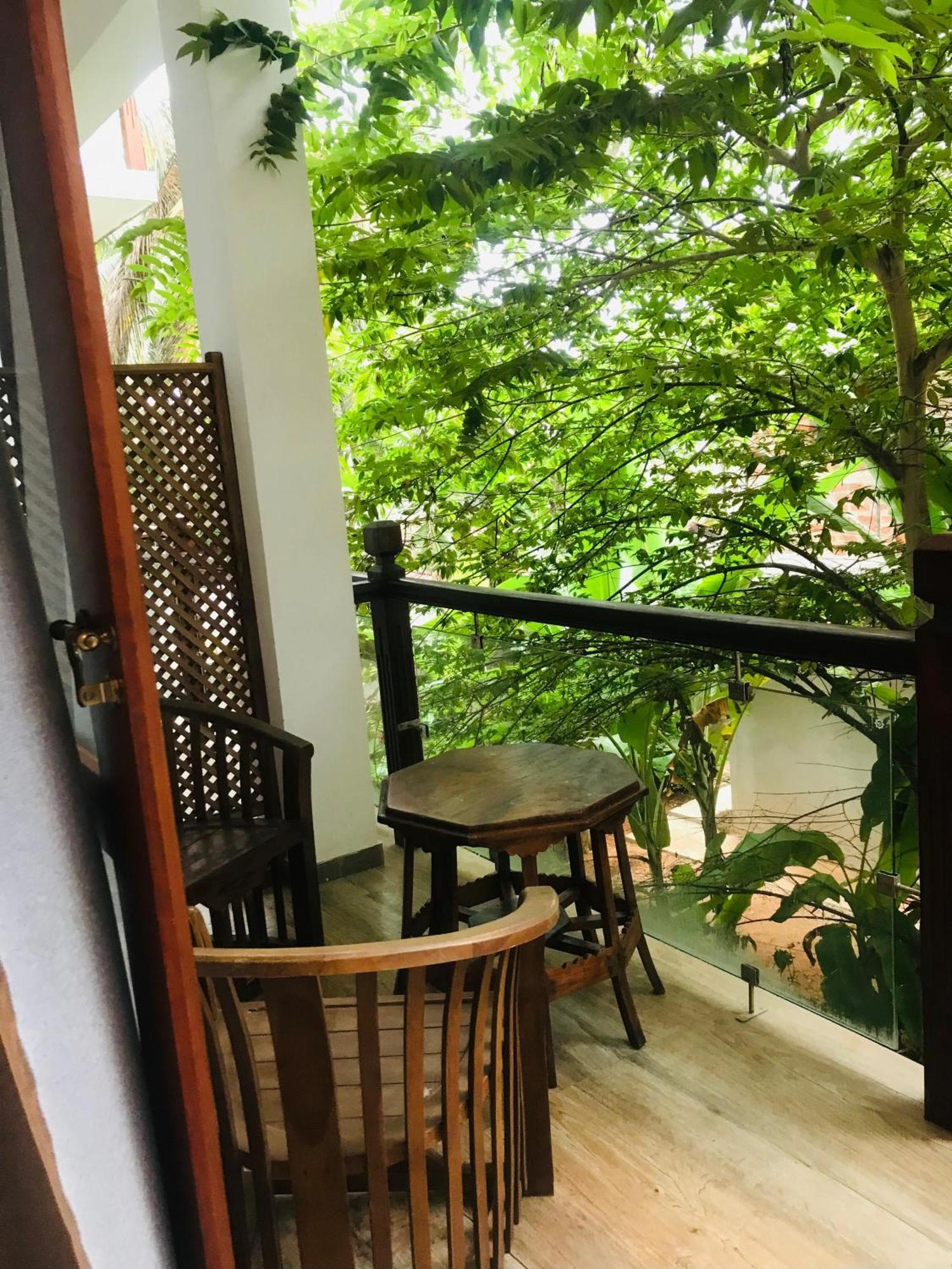 Blue Whales Hotel 히카두와 외부 사진