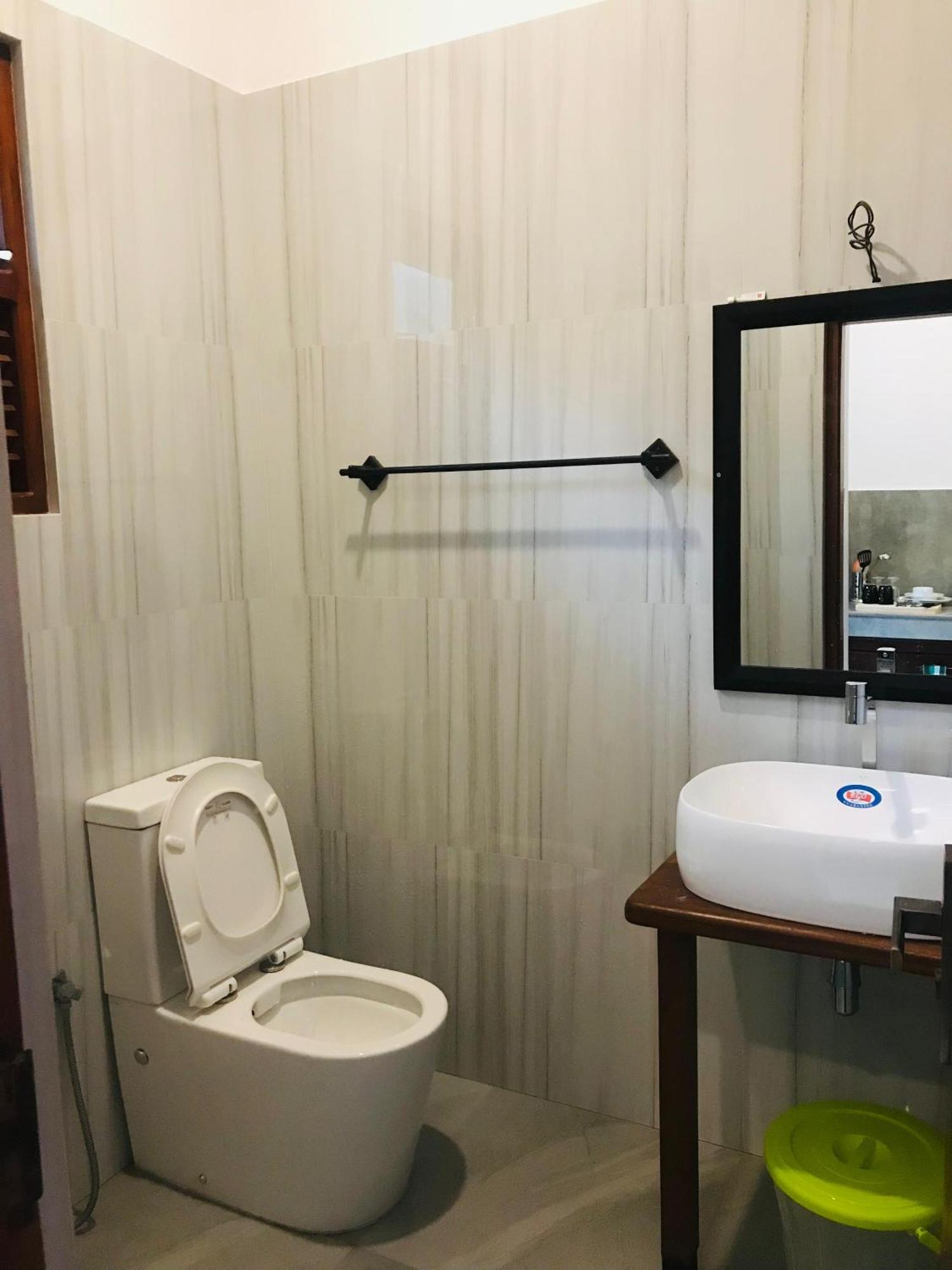 Blue Whales Hotel 히카두와 외부 사진