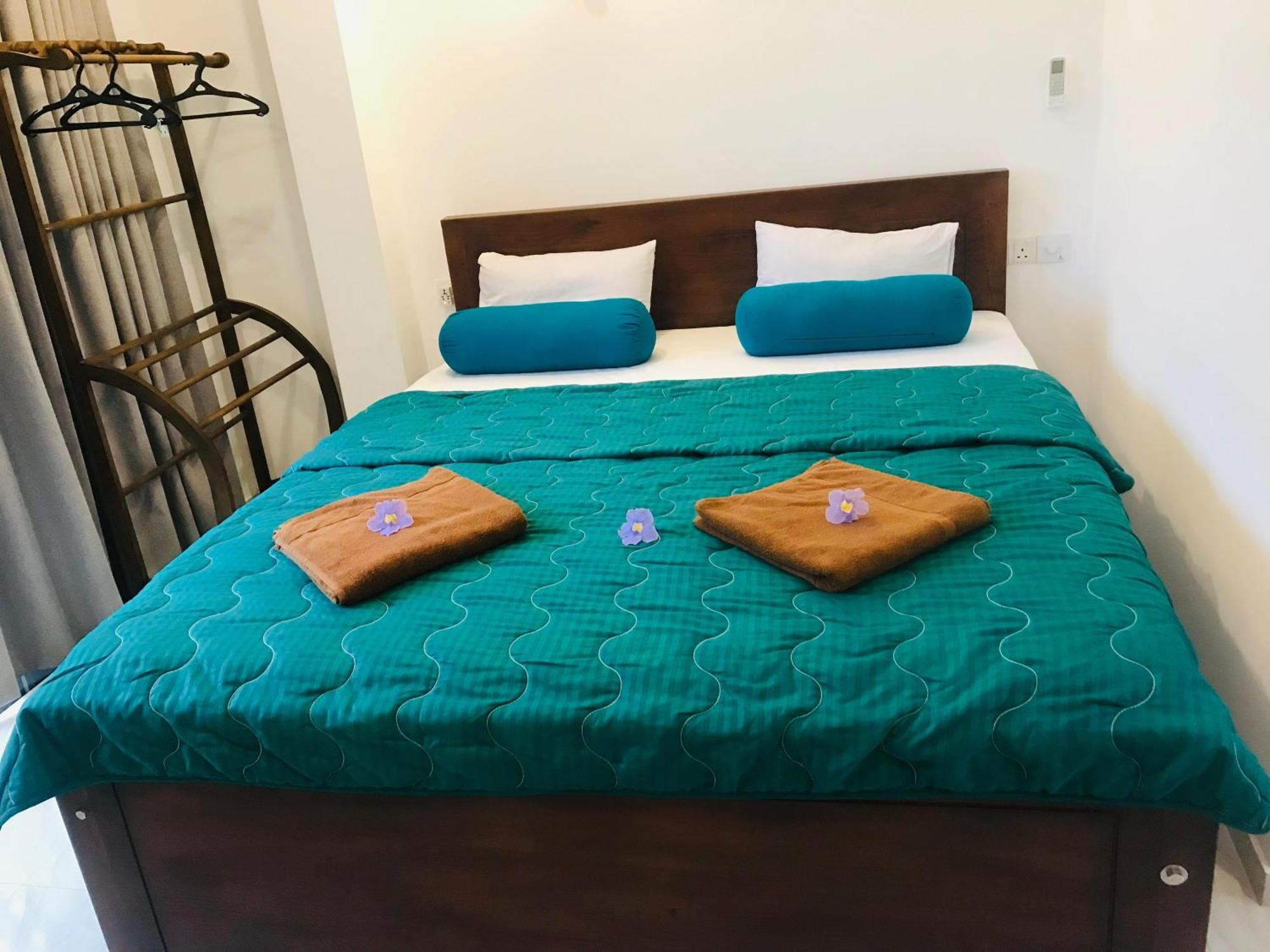 Blue Whales Hotel 히카두와 외부 사진