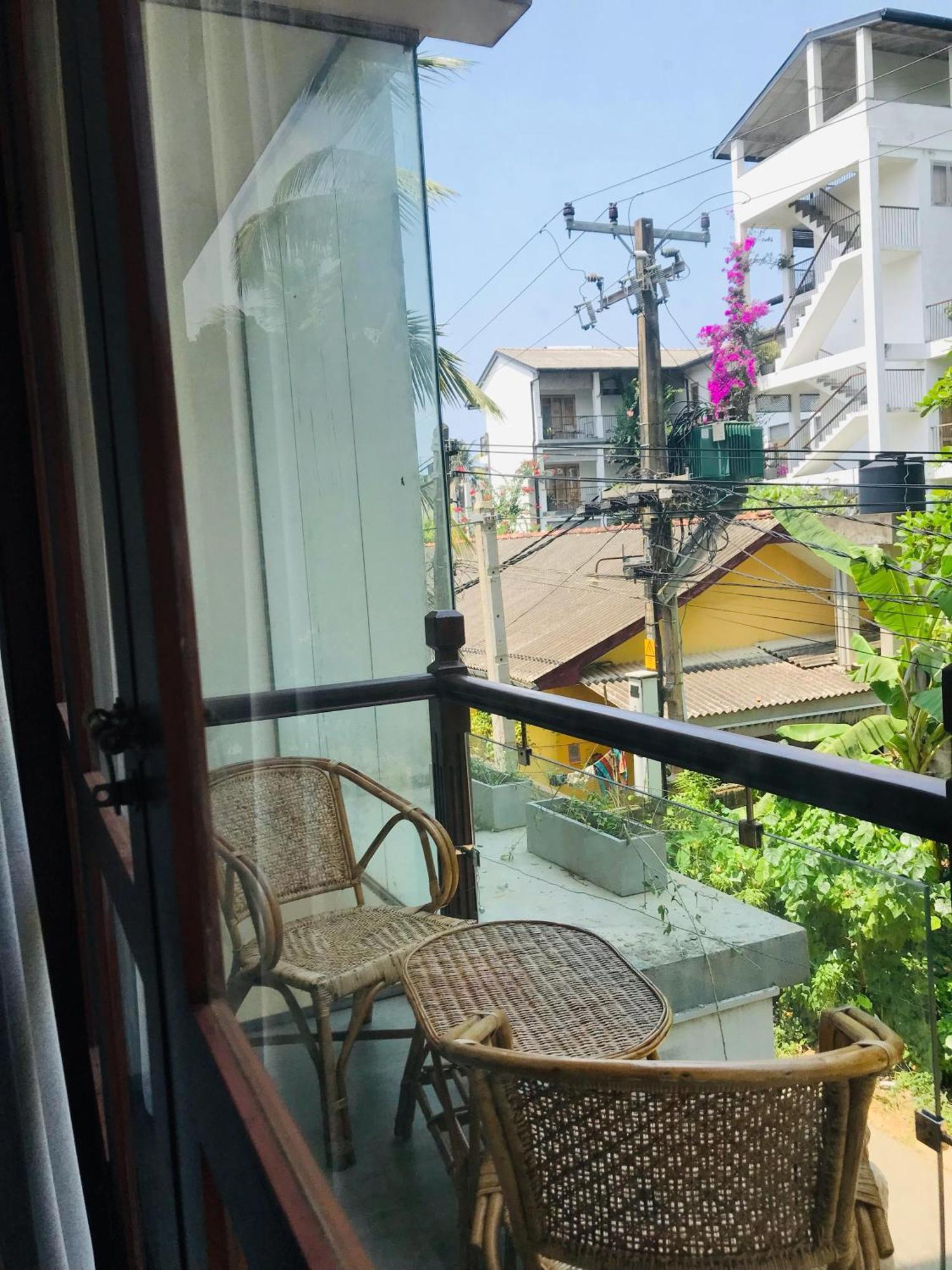 Blue Whales Hotel 히카두와 외부 사진