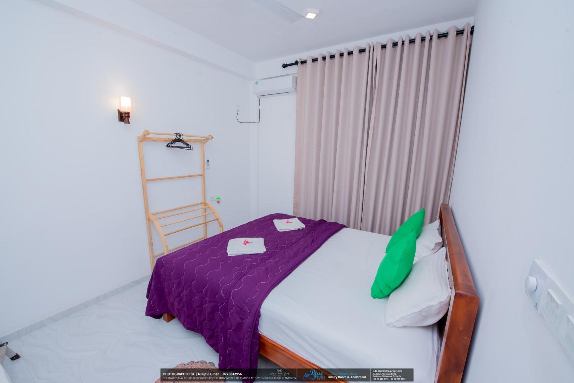 Blue Whales Hotel 히카두와 외부 사진